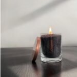Bekvapė biri žvakė stiklo indelyje - "Black" 160 g.