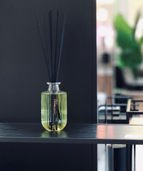 Reed-Diffuser-500ml-The-Candledust-1-2.jpg Prabangus namų kvapas - "Signature" 500 ml.